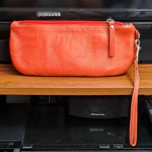 Authentic Roots Vintage Genuine Leather Wallet/ Wristlet Made in Canada - Picture 2 of 6